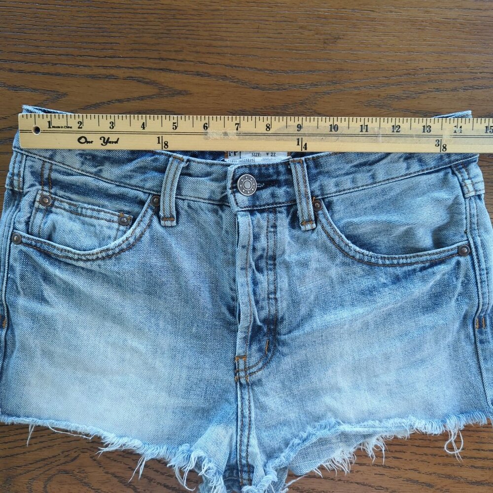 Free People Women's frayed distressed high waist denim button fly shorts‎ sz 27 - Picture 6 of 10